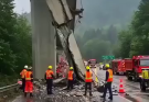 🚨VIRAL! Workers inches away from death! Huge section of bridge collapses! You have to see it! 👇